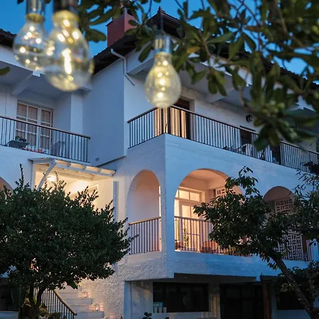 Liotopi Casa de hóspedes 2*